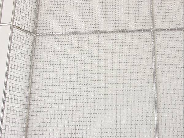 The picture shows the front view of the mesh tray.